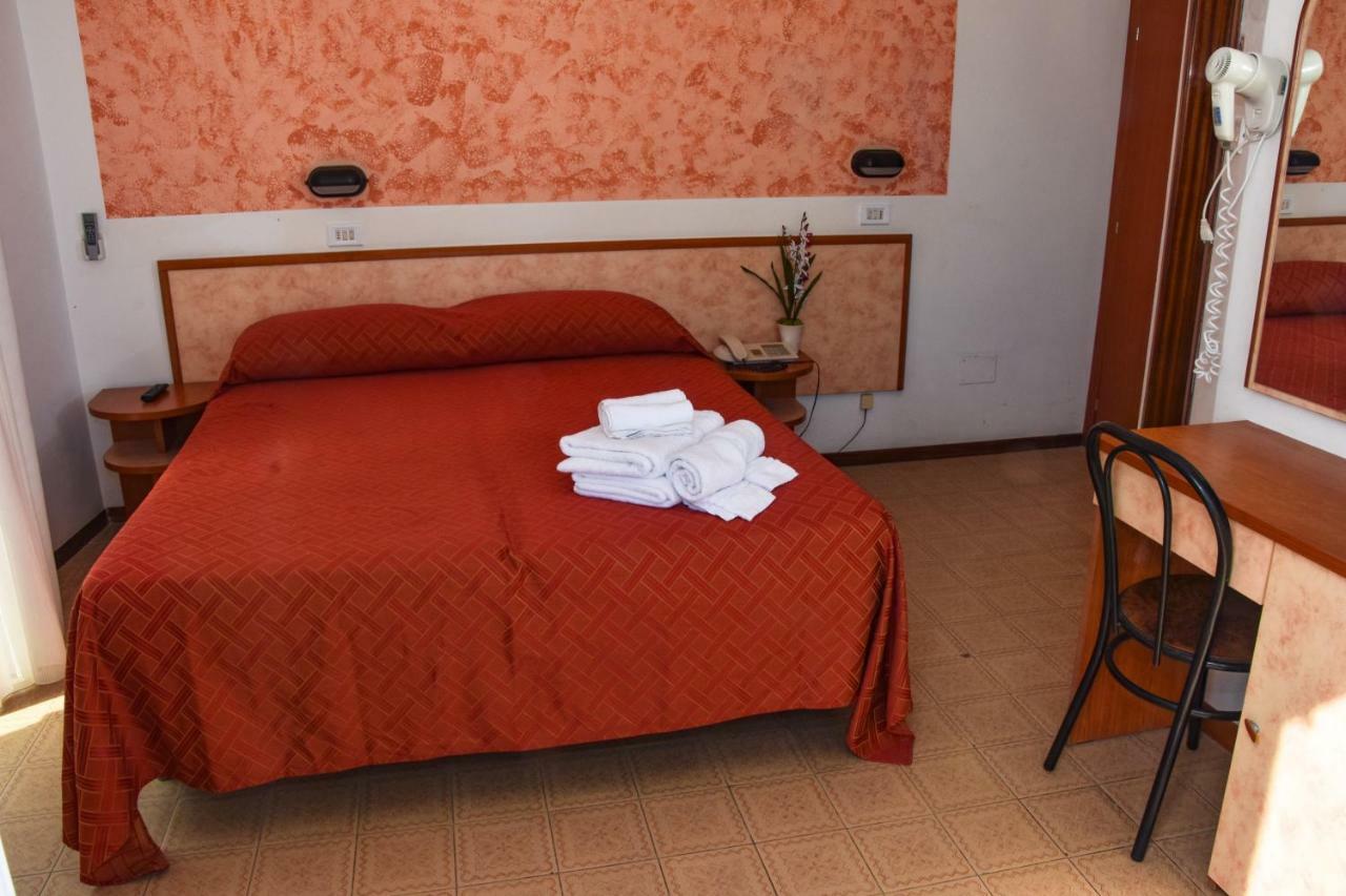 Viserbella di Rimini Tyc Hotel מראה חיצוני תמונה